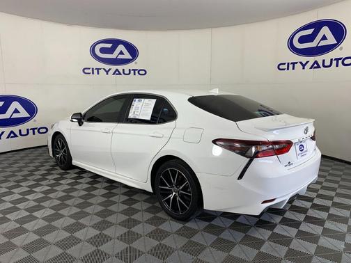 Ice Cap 2024 Toyota Camry SE