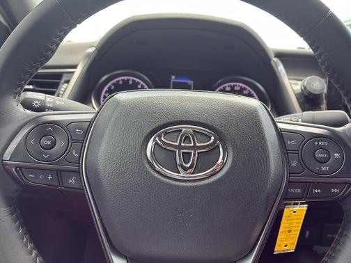 Ice Cap 2024 Toyota Camry SE