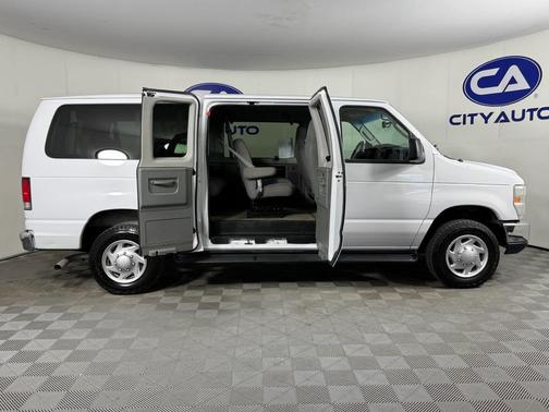 2014 Ford E350 Super Duty XLT