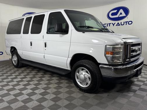 2014 Ford E350 Super Duty XLT