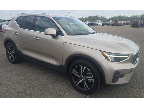 Bright Dusk Metallic 2024 Volvo XC40 Core Bright Theme