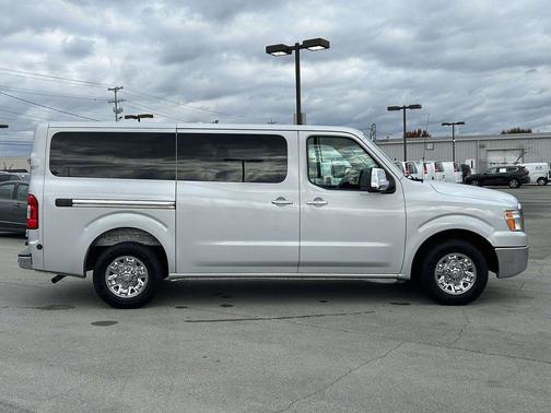 2018 Nissan NV Passenger NV3500 HD S V6