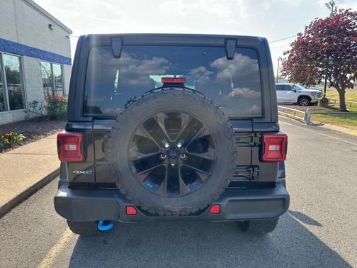 Black Clearcoat 2022 Jeep Wrangler Unlimited 4xe Sahara