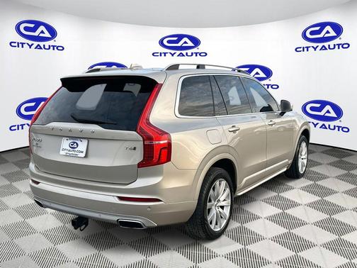 2016 Volvo XC90 T6 Momentum