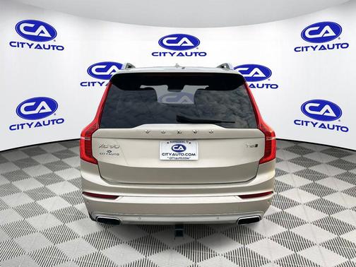 2016 Volvo XC90 T6 Momentum