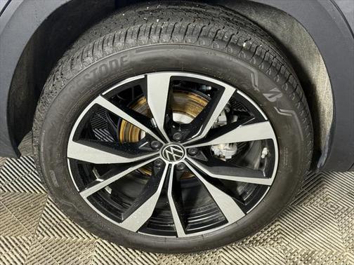 2024 Volkswagen Atlas Cross Sport 2.0T SEL Premium