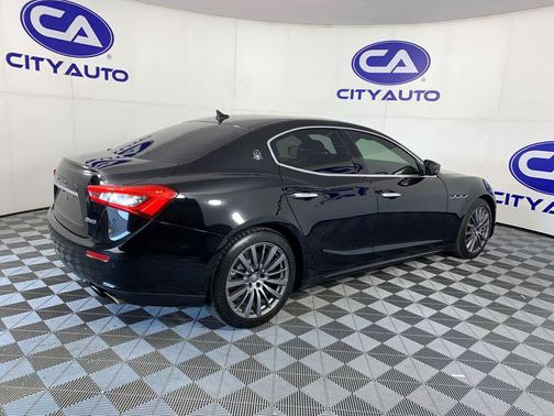 BLACK 2017 Maserati Ghibli Base