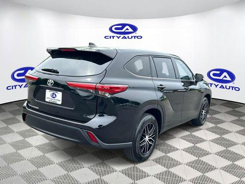 Midnight Black Metallic 2022 Toyota Highlander L