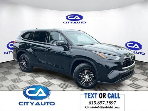 Midnight Black Metallic 2022 Toyota Highlander L