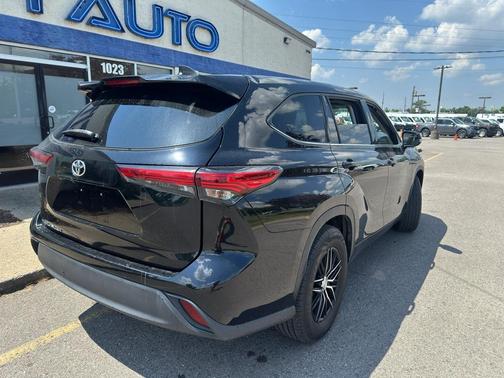 Midnight Black Metallic 2022 Toyota Highlander L