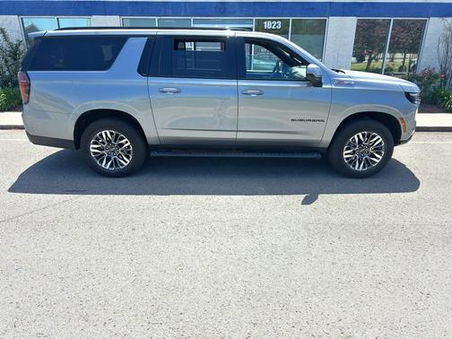 Sterling Gray Metallic 2025 Chevrolet Suburban 4WD Z71