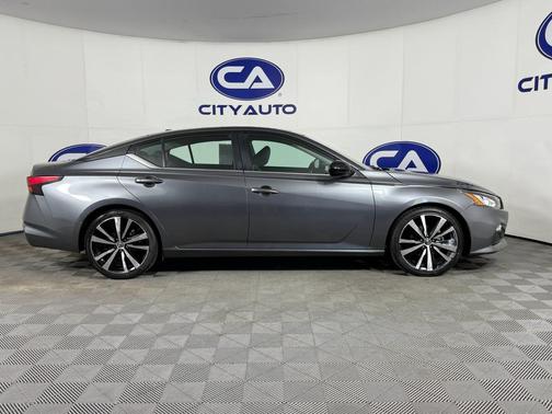 2021 Nissan Altima SR FWD