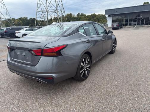 2021 Nissan Altima SR FWD