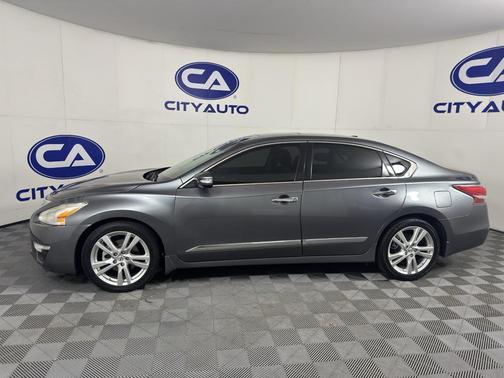 Gun Metallic 2015 Nissan Altima 3.5 SL