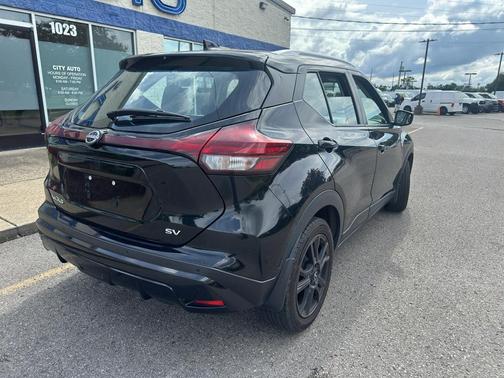 Super Black 2023 Nissan Kicks SV