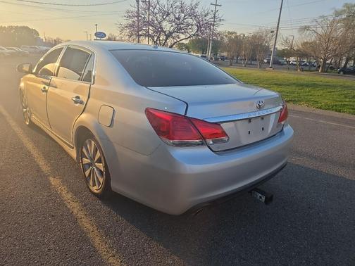 Classic Silver Metallic 2012 Toyota Avalon Limited