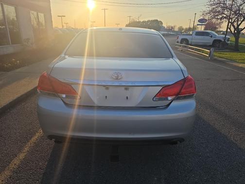 Classic Silver Metallic 2012 Toyota Avalon Limited