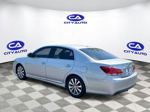Classic Silver Metallic 2012 Toyota Avalon Limited