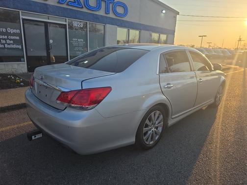 Classic Silver Metallic 2012 Toyota Avalon Limited