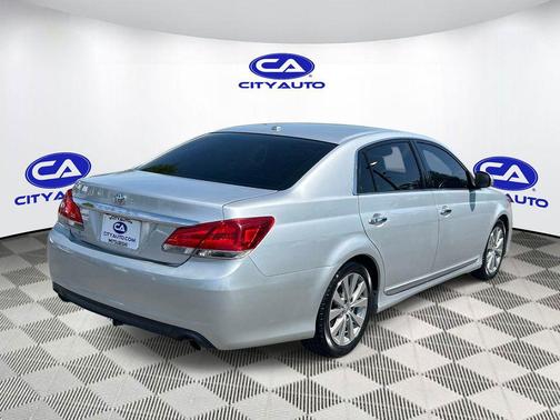 Classic Silver Metallic 2012 Toyota Avalon Limited