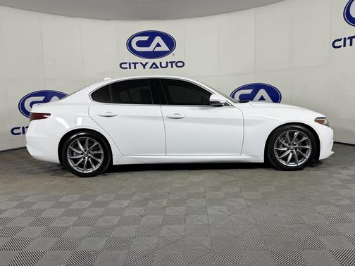 2018 Alfa Romeo Giulia Base