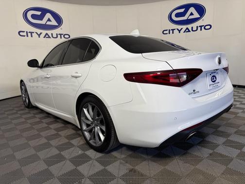 2018 Alfa Romeo Giulia Base