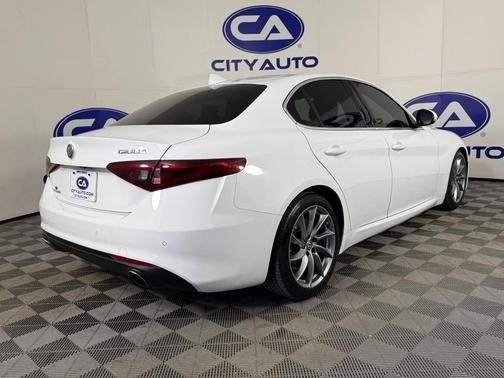 2018 Alfa Romeo Giulia Base