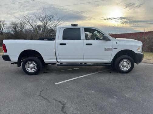 2018 RAM 2500 Tradesman Crew Cab 4x4 6'4' Box
