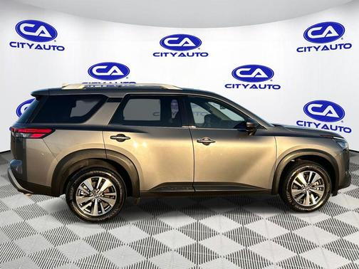 2023 Nissan Pathfinder SL FWD