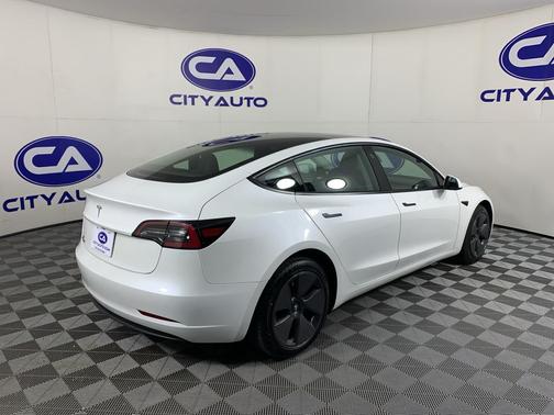Pearl White Multi-Coat 2023 Tesla Model 3 Standard Range
