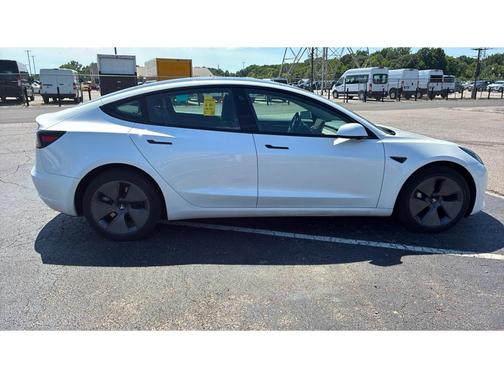 Pearl White Multi-Coat 2023 Tesla Model 3 Standard Range