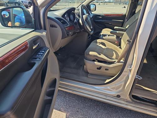 2014 Chrysler Town & Country Touring