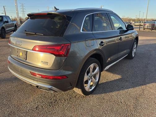 2022 Audi Q5 45 S line Premium Plus