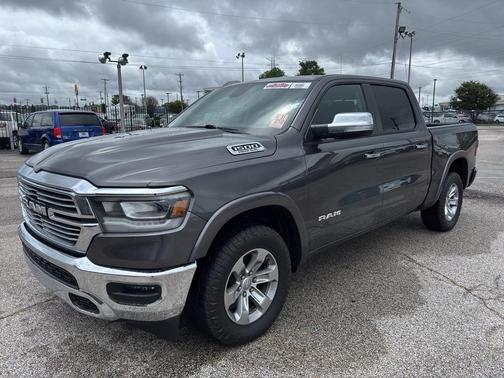 Granite Crystal Metallic Clearcoat 2019 RAM 1500 Laramie
