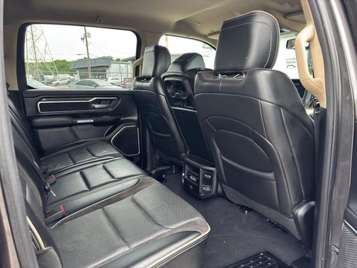 Granite Crystal Metallic Clearcoat 2019 RAM 1500 Laramie