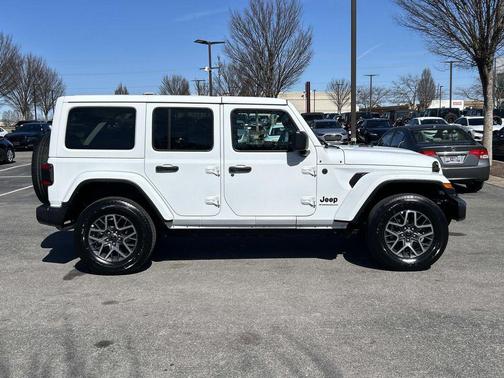 2025 Jeep Wrangler 4-Door Sahara 4x4