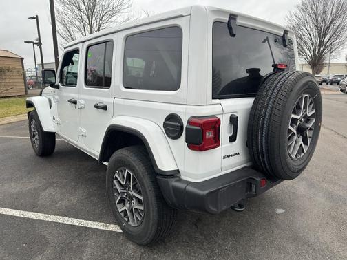 2025 Jeep Wrangler 4-Door Sahara 4x4