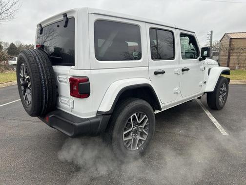 2025 Jeep Wrangler 4-Door Sahara 4x4