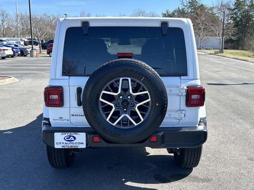 2025 Jeep Wrangler 4-Door Sahara 4x4