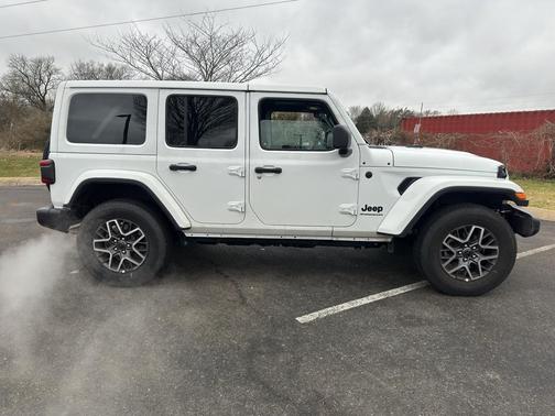 2025 Jeep Wrangler 4-Door Sahara 4x4