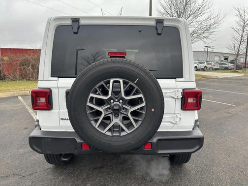 2025 Jeep Wrangler 4-Door Sahara 4x4