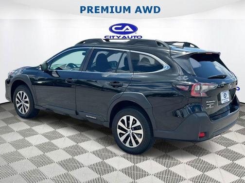 Crystal Black Silica 2023 Subaru Outback Premium