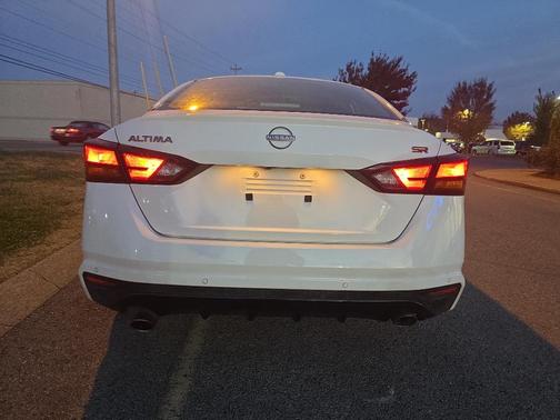 2023 Nissan Altima SR FWD