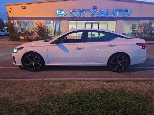 2023 Nissan Altima SR FWD