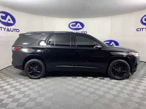 Mosaic Black Metallic 2020 Chevrolet Traverse Premier