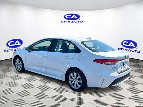 Super White 2020 Toyota Corolla LE