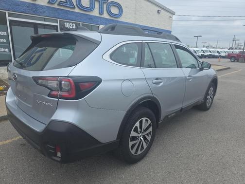 Ice Silver Metallic 2020 Subaru Outback Base