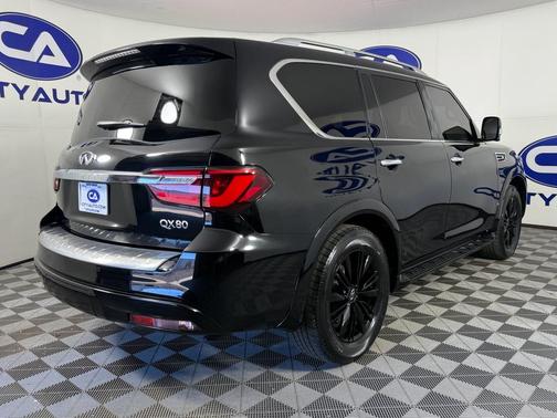 2021 INFINITI QX80 Luxe
