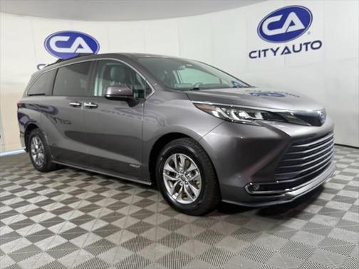 2021 Toyota Sienna XLE 8 Passenger