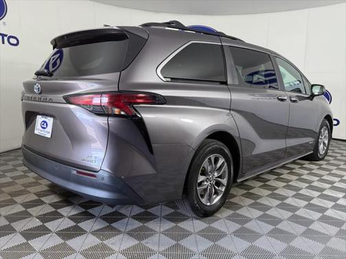 2021 Toyota Sienna XLE 8 Passenger